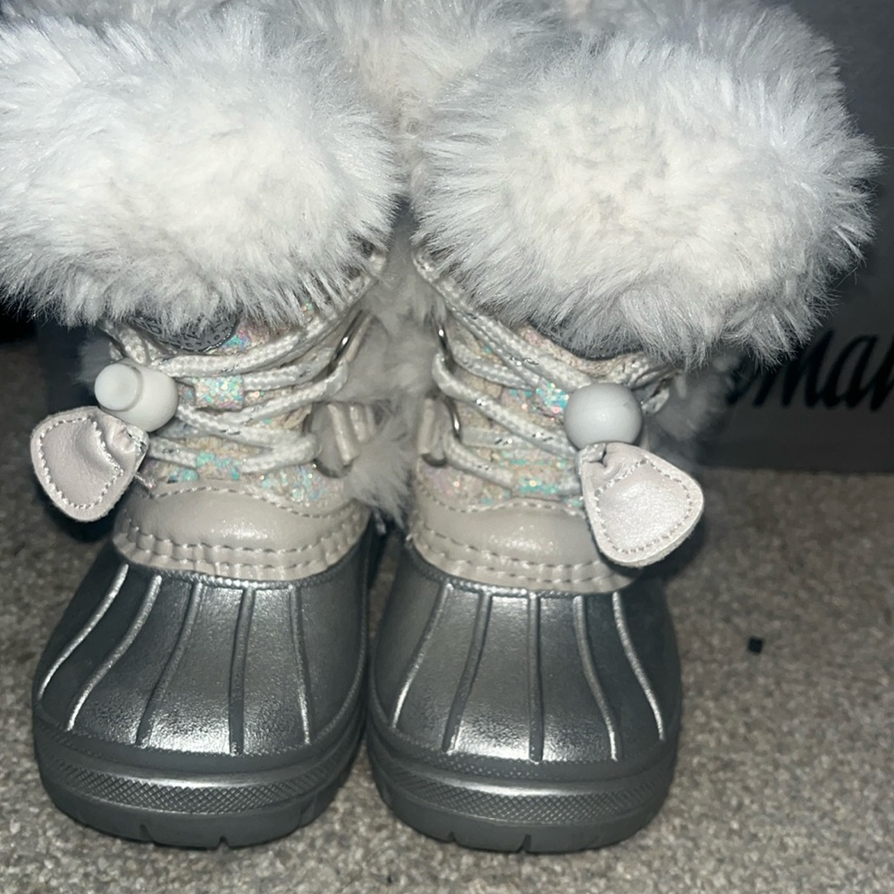 London Fog glittery snow boots